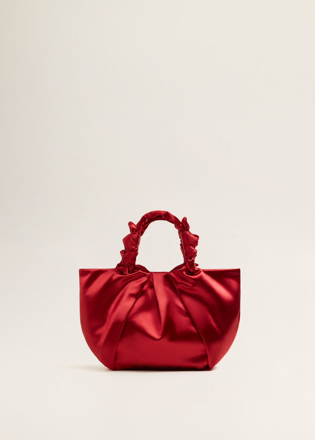 6. <b>Mango</b> - Tas dengan aksen simpul (Rp599.000) .